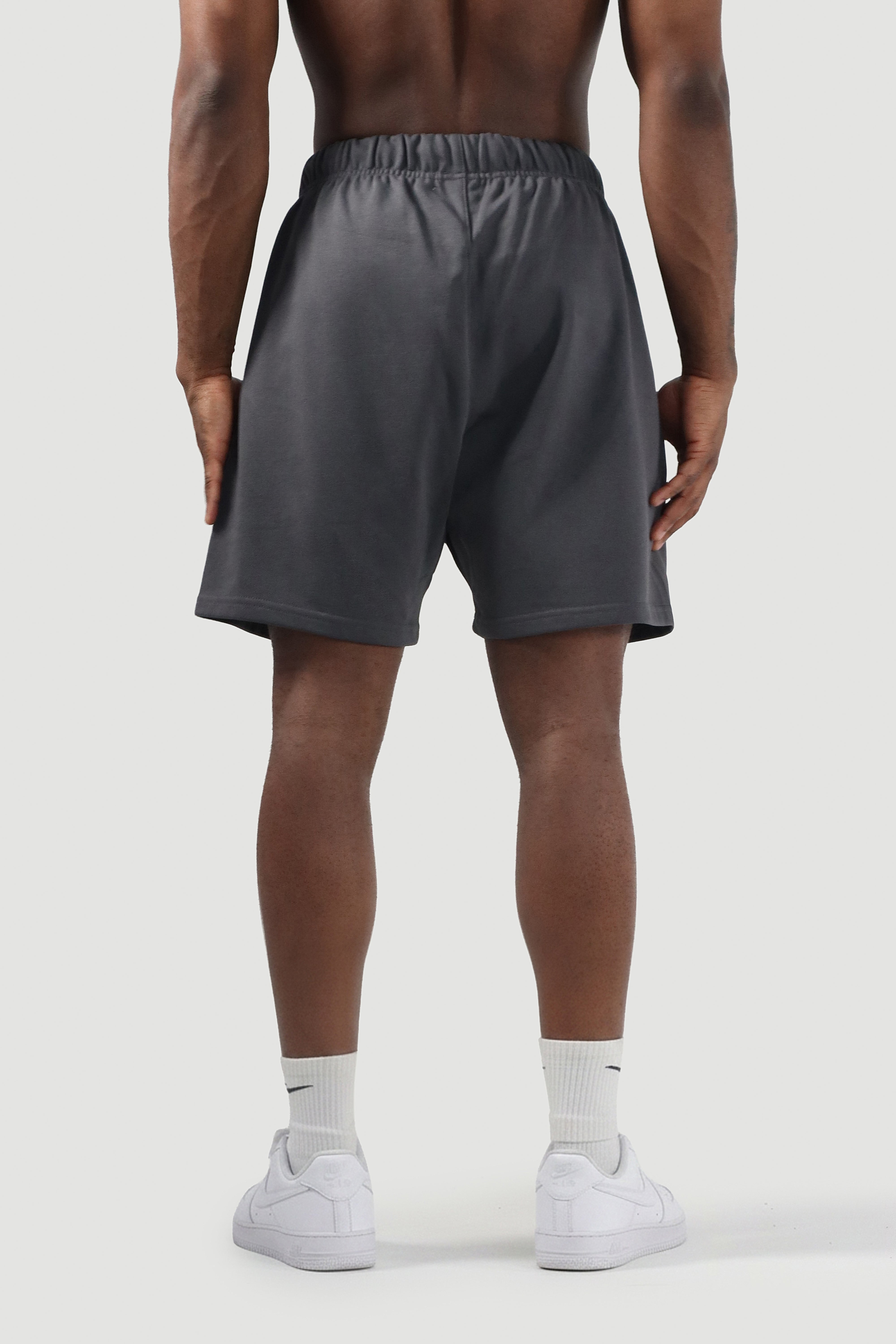 UC024 Conquer Shorts - Carbon Grey