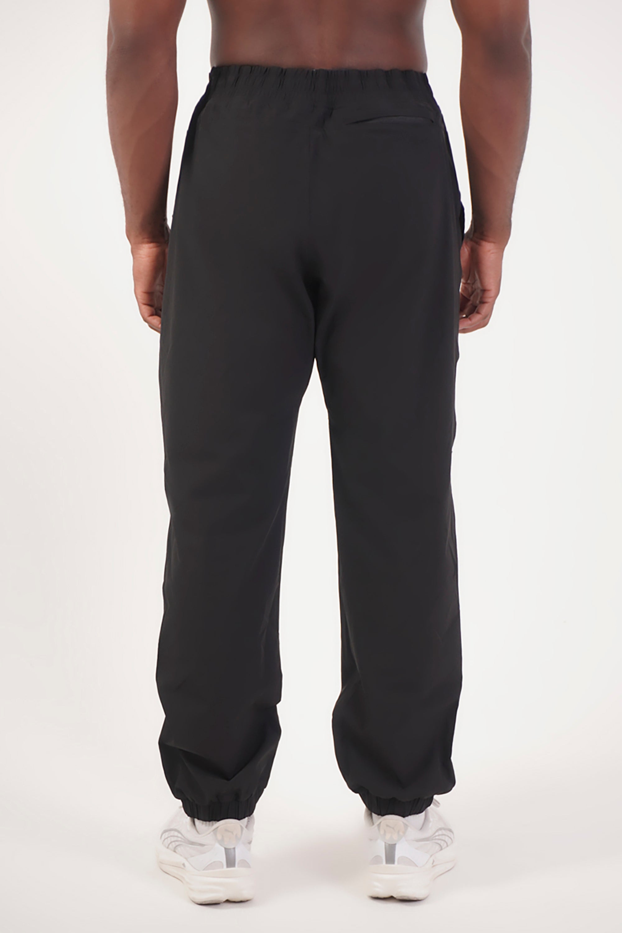 UC025 Summit Performance Joggers - Black